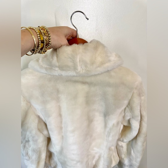 *NWT* Cream Color Faux Fur Bomber Coat Short Length Size Medium Lined - Picture 8 of 9